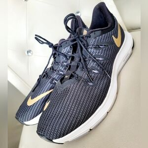 Nike Quest Women's Running Lightweight Sneakers Gold Metallic/Gray Mesh US 8.5